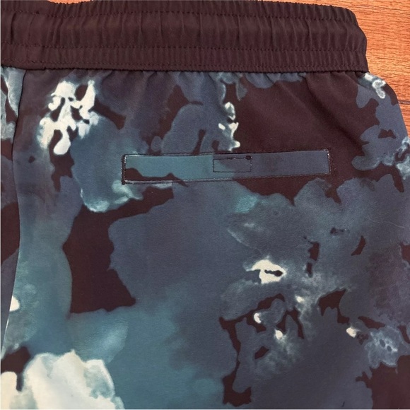 Fabletics Carrie Athletic Shorts Womens XS Green Black Drawstring Running - Picture 8 of 10